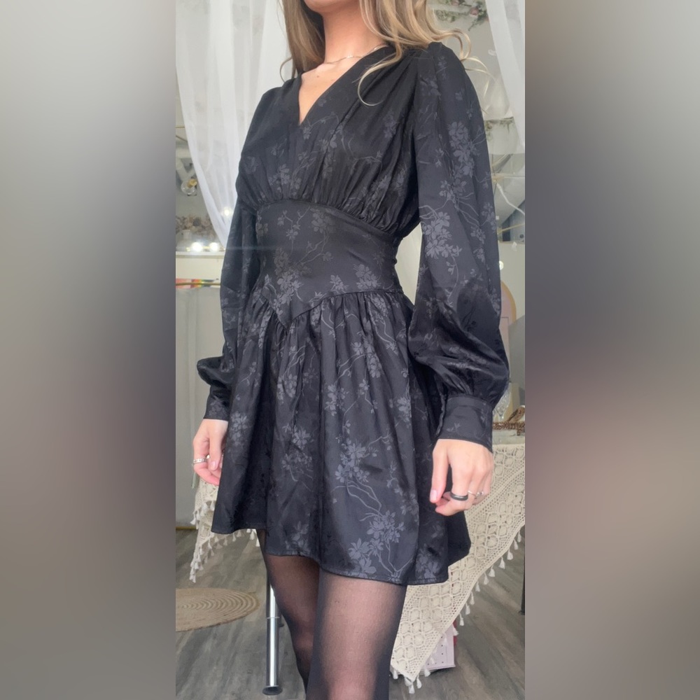 Modern Hippi black floral puff sleeve dress